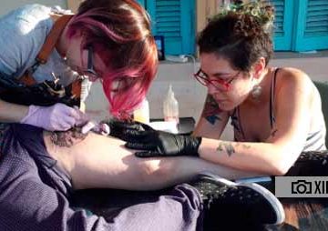 “La gente ya abrió la cabeza con respecto a los tatuajes: lo normal es tener uno y no, no tenerlo”