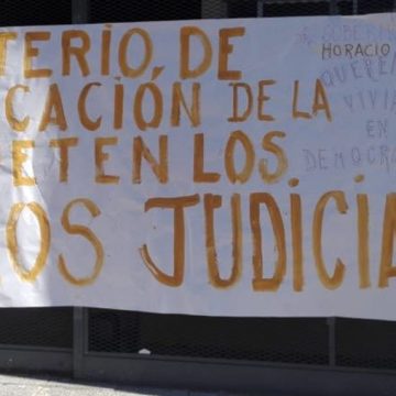 La comunidad educativa del Rogelio Yrurtia reclama las vacantes