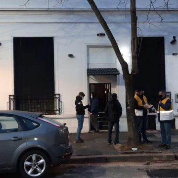 Allanaron un establecimiento que ofrecía servicios sexuales en Parque Avellaneda