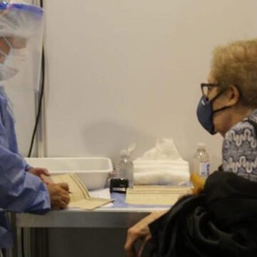 Más de 15 mil adultos mayores de 80 años ya fueron vacunados