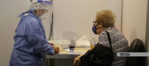Más de 15 mil adultos mayores de 80 años ya fueron vacunados