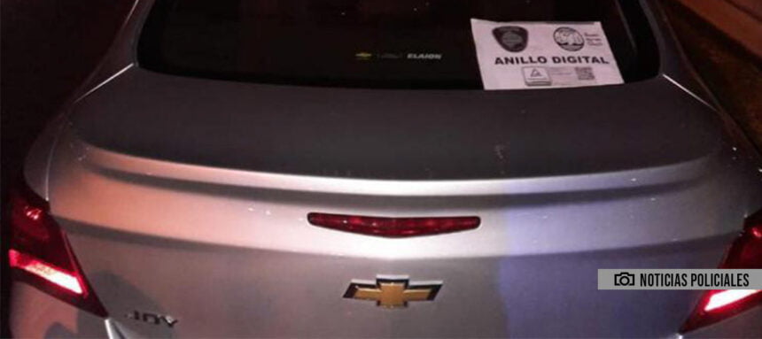 Liniers: Detuvieron a dos hombres por circular con un auto robado