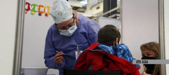 Ya se aplica una dosis adicional de la vacuna contra el COVID en la Ciudad