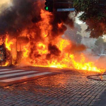Se incendió un colectivo en Liniers