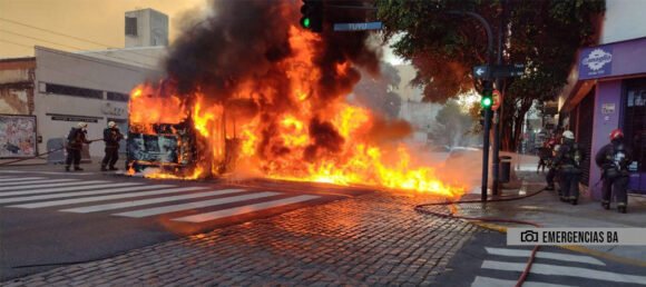 Se incendió un colectivo en Liniers