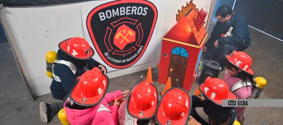 Mataderos: Niños y niñas se convirtieron en “Bomberos por un día”
