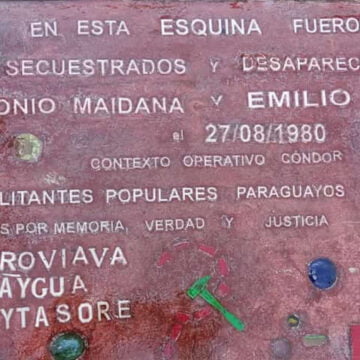 Baldosa por la Memoria en Parque Avellaneda