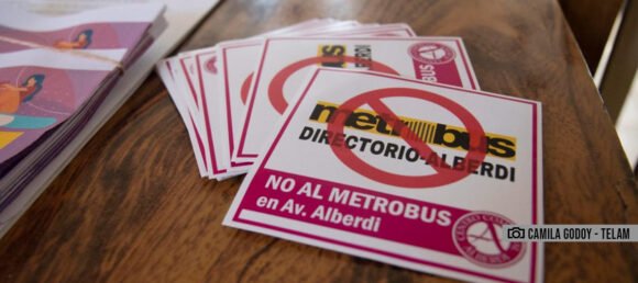 Protesta en rechazo al Metrobús Alberdi-Directorio