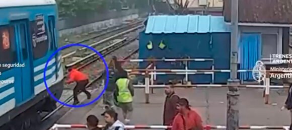 Un hombre se salvó de milagro de ser arrollado por un tren en Liniers