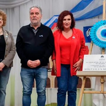 Reconocieron a dos escuelas de Mataderos en su centenario