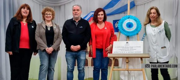 Reconocieron a dos escuelas de Mataderos en su centenario