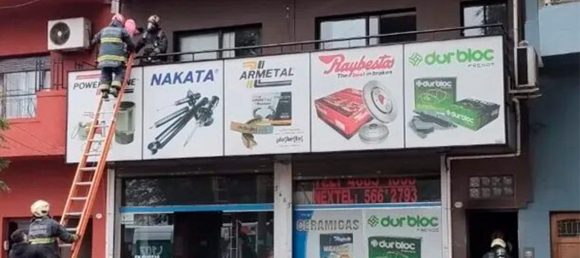 Siete personas rescatadas en un incendio en Mataderos