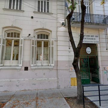 Conmoción en Liniers: Un niño de 12 años llevó un arma a la escuela