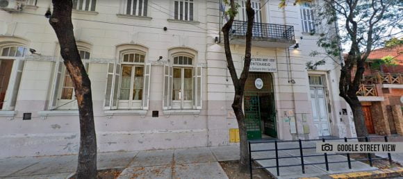 Conmoción en Liniers: Un niño de 12 años llevó un arma a la escuela