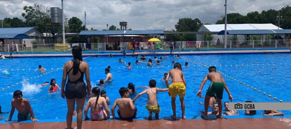 Abrieron las piletas municipales de la Comuna 9