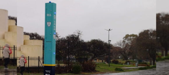 Comuna 9: Instalaron el primer tótem de alerta al 911