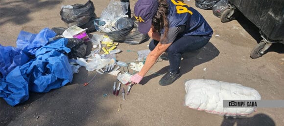 Investigan a autoridades del Santojanni por arrojo de desechos peligrosos en la vía pública