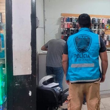 Secuestraron más de 100 celulares en una galería de Liniers