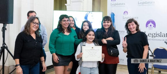 La radio comunitaria 7 Eskinas fue reconocida en la Legislatura porteña