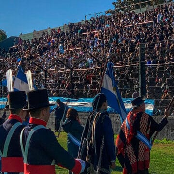 Jura a la Bandera en Nueva Chicago