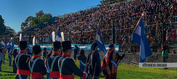 Jura a la Bandera en Nueva Chicago