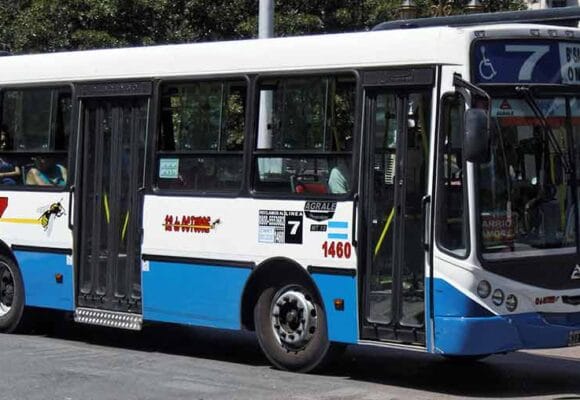 Impulsan dos proyectos legislativos por la reducción del recorrido de la línea 7