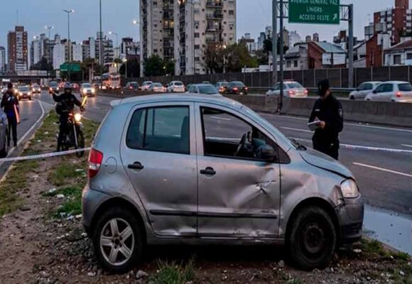 Persecución en Liniers: tres detenidos en un auto robado